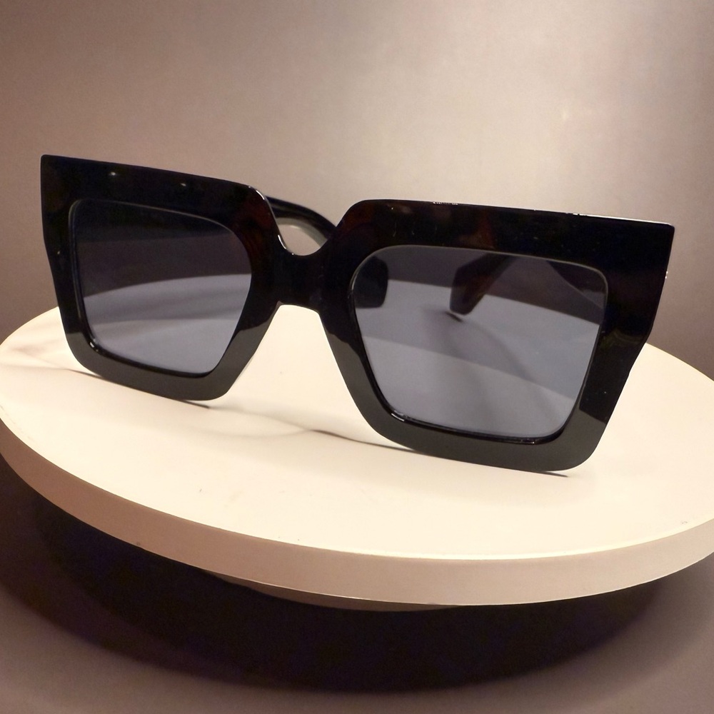Oversized Black Statement Sunglasses | Bold Luxe Square Frames | Chic & Glam - Picture 4 of 6